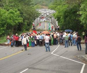 Protestas indígenas en 2013, contra la construcción del proyecto hidroeléctrico de Barro Blanco. (Foto: carbonmarketwatch.org).