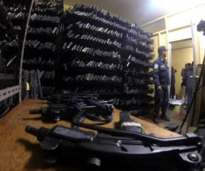 La Policía Nacional destruyó casi 8.000 armas y 5.000 municiones que fueron decomisadas en diversos operativos en Honduras. (Foto: Johny Magallanes)