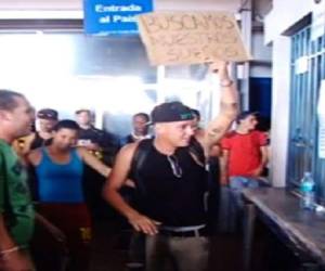 Los cubanos buscan un salvoconducto para continuar su viaje hacia los EE.UU. (Foto: Teletica.com).