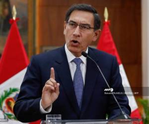 Handout picture released by Andina news agency of Perus President Martin Vizcarra delivering a televised message to the nation on September 27, 2019 at the Government Palace in Lima - Vizcarra announced he will ask for a vote of confidence before the Peruvian Congress to change the rules of the election of the Constitutional Court's members. (Photo by Renato PAJUELO / ANDINA / AFP) / RESTRICTED TO EDITORIAL USE - MANDATORY CREDIT 'AFP PHOTO / ANDINA / Renato PAJUELO ' - NO MARKETING - NO ADVERTISING CAMPAIGNS - DISTRIBUTED AS A SERVICE TO CLIENTS