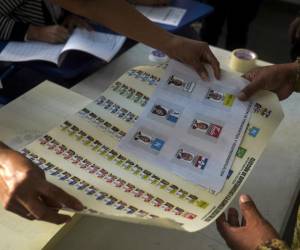 <i>El Tribunal Supremo Electoral (TSE) oficializó los resultados de la elección del 4 de febrero, en una cadena nacional, la noche del lunes 19 de febrero. FOTO CAMILO FREEDMAN / AFP</i>