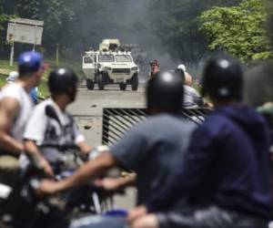 Dos asaltantes murieron, mientras ocho fueron detenidos, precisó Maduro, quien dijo que en el destacamento hubo 'combates' durante unas tres horas. (Foto: AFP).