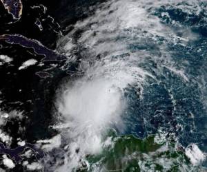 <i>Melissa se intensifica y apunta al Caribe central.</i> <i>Melissa se intensifica y apunta al Caribe central.</i>