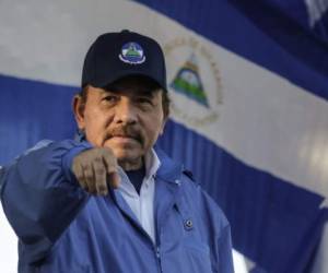 Nicaraguan President Daniel Ortega gestures, while addressing supporters during a rally in Managua, on September 5, 2018. Ortega asked the US for respect and to 'do not mess with Nicaragua', hours after the UN Security Council, discussed the crisis in the Central American country, which has left more than 320 dead. / AFP PHOTO / INTI OCON