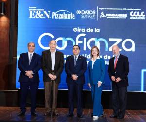 <i>EyN, PIZZOLANTE y Datos Group presentaron detalles de la encuesta CONFIANZA 2025, enfocados en Honduras, en un evento organizado por FUNDAHRSE y la Cámara de Comercio e Industrias de Cortés (CCIC). </i> <i>EyN, PIZZOLANTE y Datos Group presentaron detalles de la encuesta CONFIANZA 2025, enfocados en Honduras, en un evento organizado por FUNDAHRSE y la Cámara de Comercio e Industrias de Cortés (CCIC). </i>