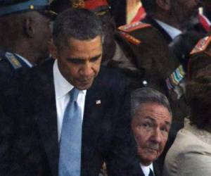 Barack Obama y Raúl Castro tendrían una cita de gran trascendencia en la Cumbre de las Américas, en Panamá. (Foto: AFP)