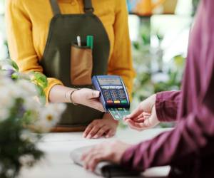 <i>Las PyMEs ya están utilizando medios de pago digitales, como las tarjetas, para cubrir una amplia variedad de gastos del negocio: desde compras a mayoristas (29%) hasta servicios digitales y suministros de oficina (12%), viajes (18%), combustible (10%) y mejoras de instalaciones (9%). FOTOS SHUTTERSTOCK</i> <i>Las PyMEs ya están utilizando medios de pago digitales, como las tarjetas, para cubrir una amplia variedad de gastos del negocio: desde compras a mayoristas (29%) hasta servicios digitales y suministros de oficina (12%), viajes (18%), combustible (10%) y mejoras de instalaciones (9%). FOTOS SHUTTERSTOCK</i>
