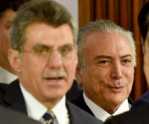 Michael Temer (derecha), presidente interino de Brasil. (Foto: AFP).