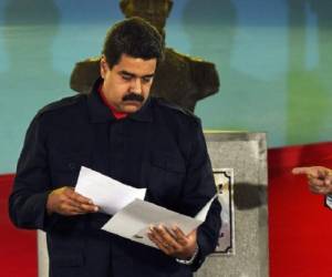 El presidente sostiene que la ausencia de Chávez y lo que denuncia como una 'guerra económica' hacen de las legislativas las elecciones 'más difíciles' que haya enfrentado el oficialismo. (Foto: AFP).
