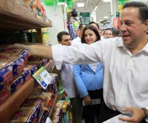 Presidente Varela haciendo control de precios. (Foto: Archivo)