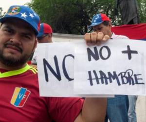 Ciudadanos venezuelanos en Monterrey, México, protestaron con el gobierno de Nicolás Maduro. AFP Foto.