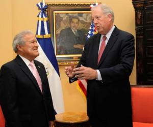 Es la primera vez que un funcionario de primer nivel de Washington se refiere a la necesidad de pensar en una comisión especial que investigue el crimen organizado y la impunidad en El Salvador. (Foto: Presidencia).