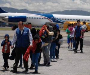En 2014 Estados Unidos deportó a 194 menores guatemaltecos, mientras que en 2013 la cifra cerró con 313 expulsiones de niños de este país centroamericano. (Foto: plazapublica.com.gt).