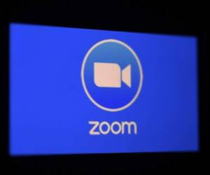 In this photo illustration a Zoom App logo is displayed on a smartphone on March 30, 2020 in Arlington, Virginia. - The Zoom video meeting and chat app has become the wildly popular host to millions of people working and studying from home during the coronavirus outbreak. (Photo by Olivier DOULIERY / AFP)
