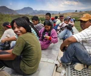 Imágenes de la película 'La jaula de oro' que retrata la dramática suerte de las familias centroamericanas que buscan llegar a EE.UU. sobre los techos del tren conocido como 'La bestia'. (Foto: El Universal)