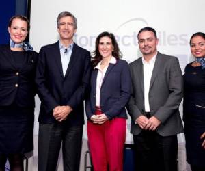 Pedro Heilbron, presidente ejecutivo de Copa Airlines; Diana Mizrachi, directora de Experiencia del Cliente; y Ricardo Sotelo, director del Programa de Lealtad ConnectMiles. (Foto: Cortesía).