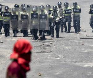Por segundo día consecutivo los manifestantes, a favor y en contra del gobierno, se tomaron las calles de Caracas contra el gobierno de Nicolás Maduro (Foto AFP)