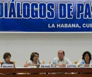 Delegados de víctimas del conflicto colombiano en La Habana el 2 de octubre de 2014 durante las negociaciones entre el gobierno y la guerrilla FARC. (Foto: AFP)
