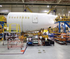 <i>El Boeing 787 Dreamliner está en producción en las instalaciones de fabricación de Boeing en North Charleston, Carolina del Sur, el 13 de diciembre de 2022. FOTO Logan Ciro/AFP</i>