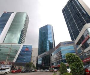 El Centro Bancario de Panamá está compuesto de un centenar de bancos que representan más de 7,5% del PIB y dan empleo a más de 25.000 personas.