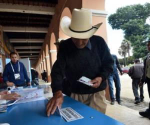 Desde primera hora de la mañana, la afluencia a las mesas de votación en la capital guatemalteca fue importante, y la jornada transcurre con tranquilidad.