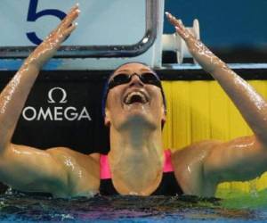 La nadadora española Mireia Belmonte celebra su triunfo en los 400 metros estilos en los Campeonatos del Mundo de Piscina Corta. (Foto: AFP)