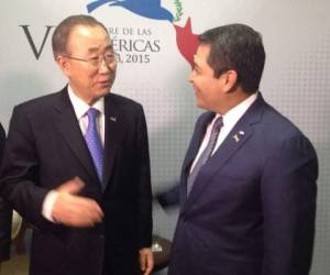 El secretario general de las Naciones Unidas, Ban Ki-moon (izquierda), con el presidente de Honduras, Juan Orlando Hernández. (Foto: laprensa.hn).