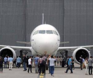 Airbus sumó 290 pedidos netos en el primer semestre del año, frente a los 499 de su gran rival, Boeing. (Foto: AFP).