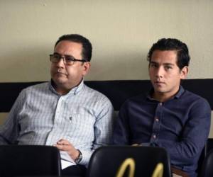 Samuel Morales (L) and Jose Manuel Morales, brother and son of Guatemalan President Jimmy Morales are pictured before a hearing at the Supreme Court in Guatemala City on January 29, 2018. - President Morales' son, Jose Manuel, and brother, Samuel have been caught up in fraud allegations since January 2017. (Photo by JOHAN ORDONEZ / AFP)