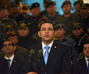 Guatemalan President Jimmy Morales delivers a press conference in Guatemala City on August 31, 2018.Morales announced Friday Guatemala will not renew the mandate of a UN anti-corrption mission, which he accused of improper interference on internal matters of the country. / AFP PHOTO / ORLANDO ESTRADA