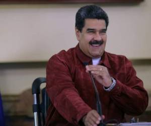 This handout picture released by the Venezuelan Presidency shows President Nicolas Maduro speaking during a meeting with union leaders at the Miraflores presidential palace in Caracas on August 22, 2018. / AFP PHOTO / Venezuelan Presidency / HO / RESTRICTED TO EDITORIAL USE - MANDATORY CREDIT 'AFP PHOTO-Venezuelan Presidency' - NO MARKETING NO ADVERTISING CAMPAIGNS - DISTRIBUTED AS A SERVICE TO CLIENTS