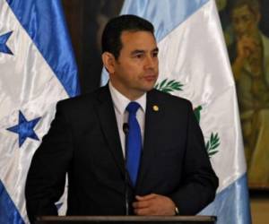 Guatemalan President Jimmy Morales delivers a joint press conference with Honduran President Juan Orlando Hernandez (out of frame) at the presidential house in Guatemala City on May 23, 2017. / AFP PHOTO / ORLANDO SIERRA