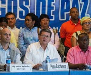 Las FARC han pedido varias veces un alto el fuego bilateral en Colombia mientras se negocia en Cuba, pero Santos se opone. (Foto: AFP)