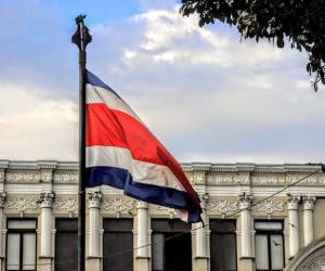 Desaceleración económica y reformas educativas entre principales retos de Costa Rica en 2023