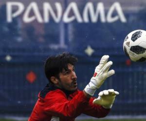 El portero de la selección de Panamá, Jaime Penedo, durante una jornada de entrenamiento en Rusia. El equipo panameno debuta hoy en Rusia 2018.