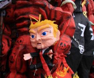 Los fabricantes de piñatas decidieron proponer al consumidor la figura del presidente electo estadounidense por 'el temor que causa'. (Foto: elperiodico.com.gt).