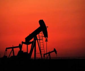 Según publica Bloomberg, la empresa estatal China National United Oil Corp, compró 36 millones de barriles de petróleo de Oriente Medio el pasado mes.