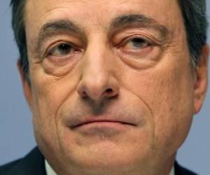 Mario Draghi, presidente del Banco Central Europeo, había explicado en agosto que esperaba inyectar entre 450.000 (US$557.065 millones) y 850.000 millones de euros (US$1,052 billones)en el sistema económico y financiero, gracias al conjunto de estos megapréstamos a los bancos. (Foto: AFP)