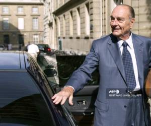 (FILES) In this file photo taken on September 01, 2011, French former president Jacques Chirac arrives at his office, in Paris, five days ahead of the start of his trial for corruption relating to his time as Paris mayor in the 1990s. - Former French President Jacques Chirac has died at the age of 86, it was announced on September 26, 2019. (Photo by BERTRAND LANGLOIS / AFP)