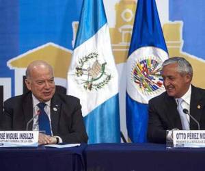 Secretario de la OEA, José Miguel Insulza y Presidente Otto Pérez. (Foto: emol.com)