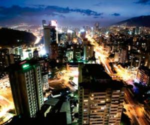 Imagen nocturna de Caracas, capital de Venezuela. (Foto: Archivo).