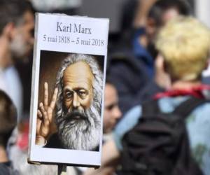 This frame grab released by the animation studio Wawayu taken on February 25, 2019 shows characters from the online cartoon series 'The Leader' German philosopher Karl Marx (C), his wife Jenny von Westphalen (R) and German philosopher Friedrich Engels (L). - The Chinese Communist Party is trying a new way to woo younger people, commissioning an anime series whose hero is clean-shaven, slim and a hopeless romantic -- Karl Marx. The Chinese characters (top) read, 'Commemorating the bicentennial anniversary of the birth of Marx'. (Photo by Handout / WAWAYU / AFP) / -----EDITORS NOTE --- RESTRICTED TO EDITORIAL USE - MANDATORY CREDIT 'AFP PHOTO /WAWAYU' - NO MARKETING - NO ADVERTISING CAMPAIGNS - DISTRIBUTED AS A SERVICE TO CLIENTS - NO ARCHIVESTO GO WITH China-politics-animation-Marx, FEATURE by Eva XIAO /