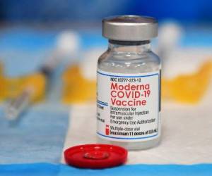 Moderna produce vacuna anticovid que refuerza inmunidad frente a Ómicron