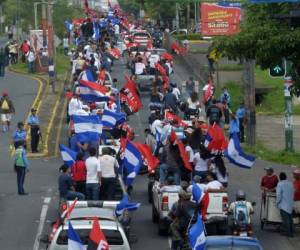 Simpatizantes del gobierno celebran el 39 aniversario de 'El Repliegue' en Managua.