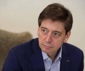 <i>El presidente de Airbus para Latinoamérica, Arturo Barreira, habla durante una entrevista con EFE este lunes, en Lima (Perú). América Latina y el Caribe requerirá unos 2.600 nuevos aviones en los próximos veinte años, tiempo en el que se prevé que el tráfico aéreo se duplique en la región, de acuerdo a las previsiones del gigante aeronáutico europeo Airbus, cuyo presidente para Latinoamérica detalló en una entrevista con EFE que la mitad de las nuevas unidades serán para reemplazar a las flotas actuales. EFE/ Paolo Aguilar</i> <i>El presidente de Airbus para Latinoamérica, Arturo Barreira, habla durante una entrevista con EFE este lunes, en Lima (Perú). América Latina y el Caribe requerirá unos 2.600 nuevos aviones en los próximos veinte años, tiempo en el que se prevé que el tráfico aéreo se duplique en la región, de acuerdo a las previsiones del gigante aeronáutico europeo Airbus, cuyo presidente para Latinoamérica detalló en una entrevista con EFE que la mitad de las nuevas unidades serán para reemplazar a las flotas actuales. EFE/ Paolo Aguilar</i>