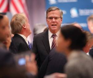 Hijo y hermano del 41º y el 43º presidentes estadounidenses, Bush intentó en el mismo discurso diferenciarse de la herencia familiar con un discurso digno de un equilibrista. (Foto: AFP).
