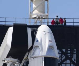 La empresa espacial estadounidense SpaceX anunció este jueves un acuerdo para enviar a partir del próximo año a tres turistas a la Estación Espacial Internacional (ISS), algo que no se ha hecho en más de una década. Foto AFP