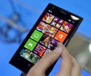 La compra de la compañía sueca de celulares por parte del gigante tecnológico estadounidense va a provocar despidos tanto en Nokia, como divisiones de Microsoft que se superponen con ese negocio. (Foto: Bloomberg).