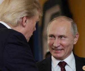 La relación de Trump con Rusia ha sido polémica desde su llegada al poder, y varios de sus más próximos colaboradores están siendo investigados por su presunta colaboración con el Kremlin. (Foto: AFP).