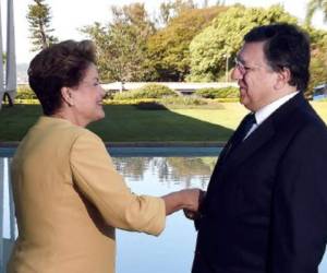 Dilma Rousseff, presidenta de Brasil y Durao Barroso, presidente de la Comisión Europea. (Foto: AFP).